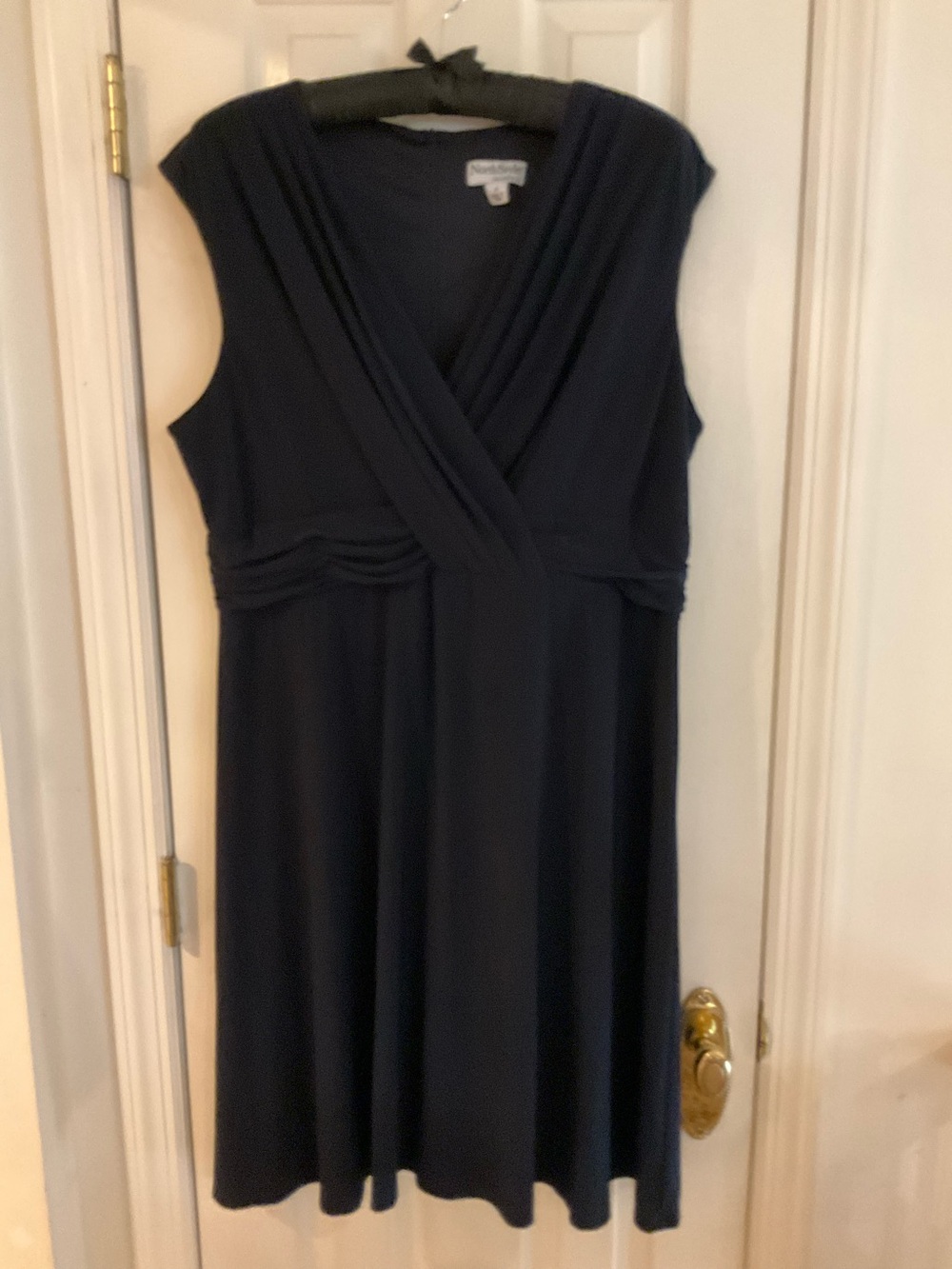 NorthStyle Sleeveless Dress with V-Neck Draped Front Black Size 18